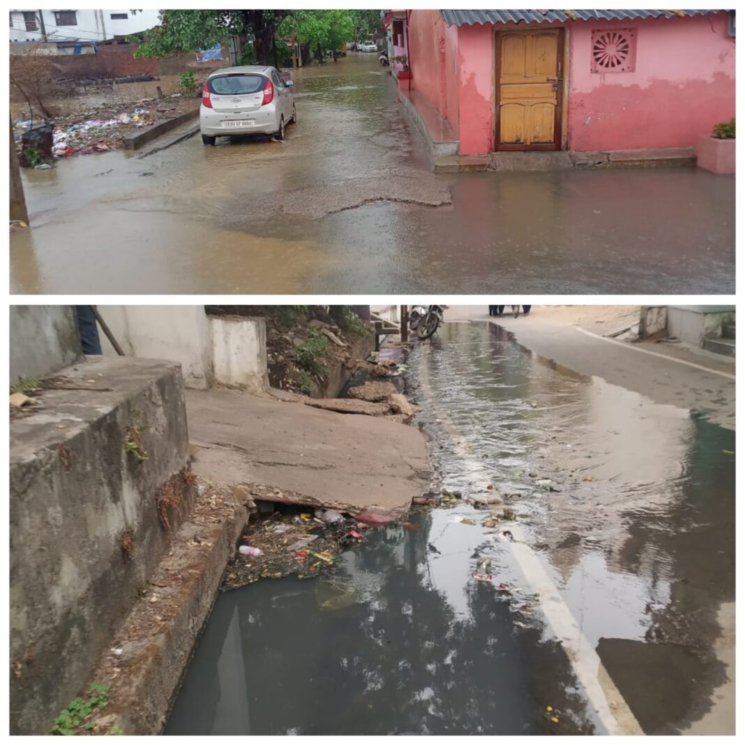 मानसून की पहली बारिश से बेलादुला भोलेनगर बना तालाब…स्टेडियम के पीछे बन रहे कॉलोनी का पानी आ रहा सडक़ पर, घरों में घुस रहा बारिश का गंदा पानी