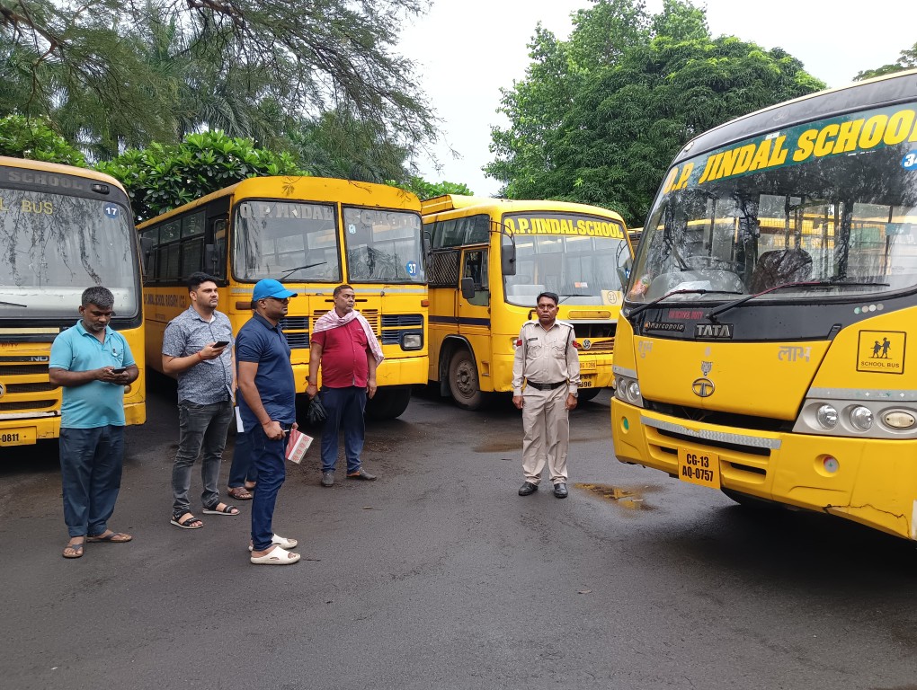 जांच में नहीं पहुंची 106 स्कूल बसें ब्लैक लिस्टेड, जिला परिवहन विभाग की बड़ी कार्रवाई…ओ.पी. जिंदल स्कूल की 11 बसों पर 55 हजार का जुर्माना