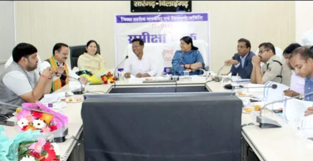 सांसद राधेश्याम राठिया और जांगड़े ने की विभागवार कार्यों की समीक्षा, सारंगढ़ में दिशा की बैठक सम्पन्न