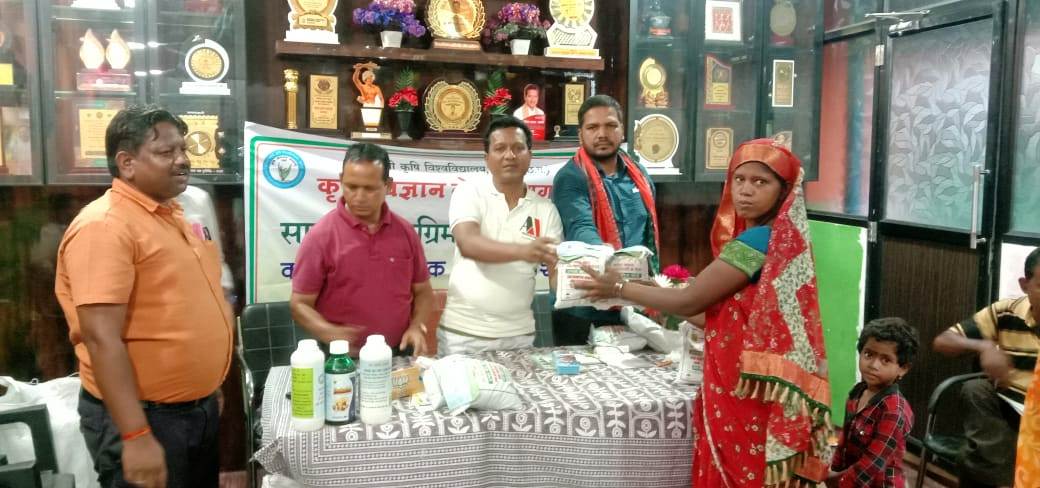 सांसद श्री राधेश्याम राठिया ने कृषकों को तिल बीज एवं अन्य आदान सामग्री का किया वितरण