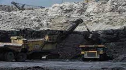 SECL कार्यालय में महिलाओं ने अर्धनग्न होकर किया विरोध प्रदर्शन