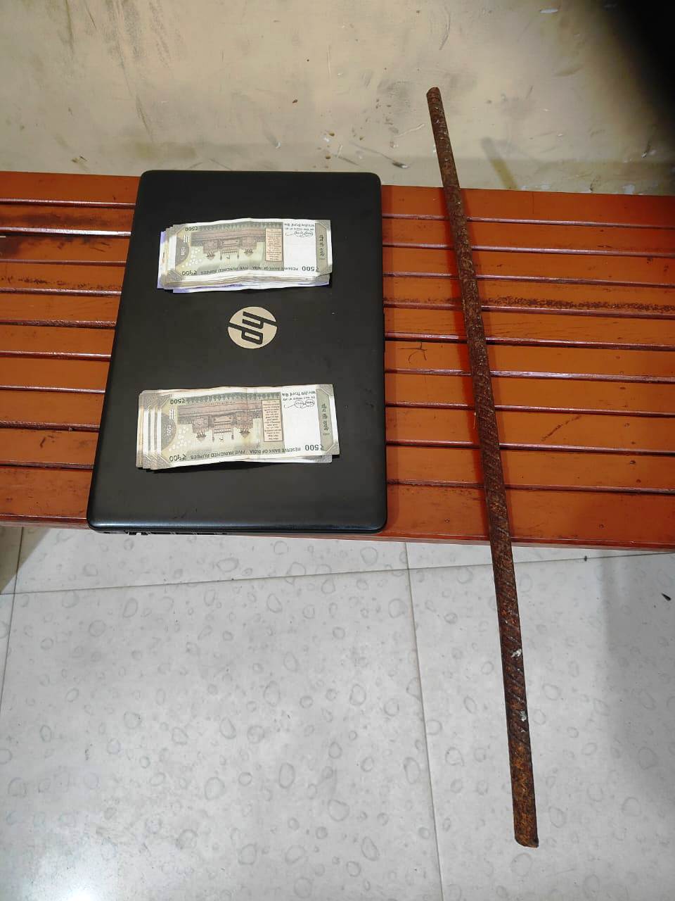 शादी समारोह में गए परिवार के सुने घर में हुई थी चोरी, चक्रधरनगर पुलिस ने तीन चोरों को पकड़ा, लाखों का माल बरामद