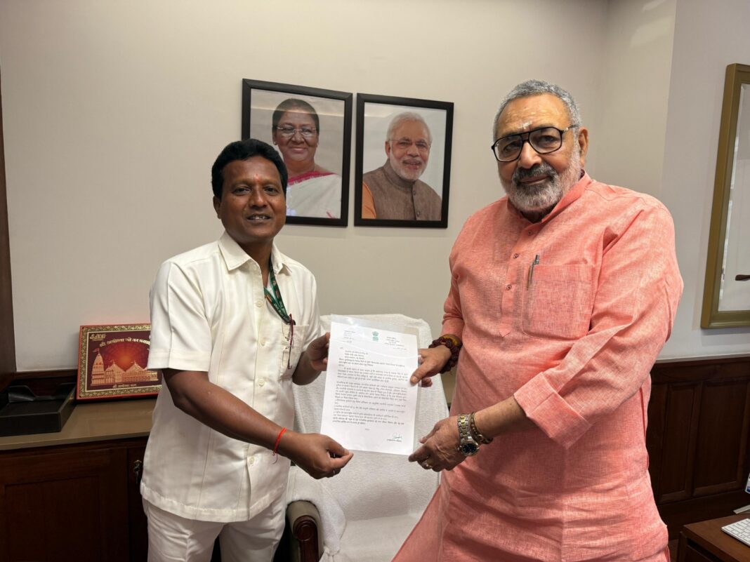 केंद्रीय वस्त्र मंत्री गिरिराज सिंह से मिले सांसद राधेश्याम…पुसौर के कोसा शिल्क के राष्ट्रीय व अंतर्राष्ट्रीय स्तर पर प्रचार प्रसार की मांग