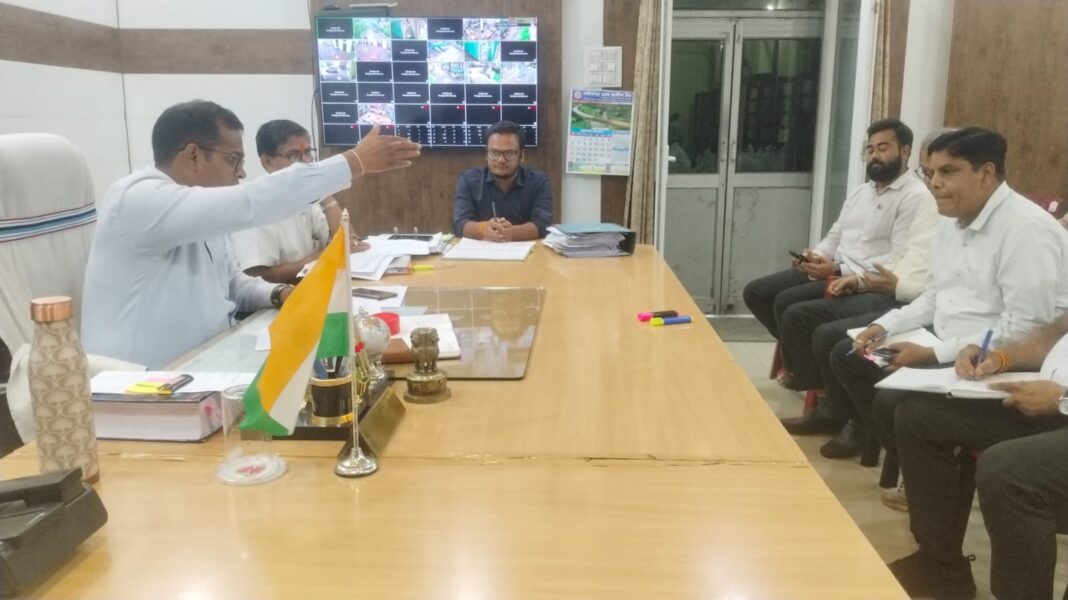 निगम आयुक्त ने दिए जल भराव या पेड़ व विद्युत केबल गिरने की सूचना पर क्विक रिस्पॉन्स के निर्देश