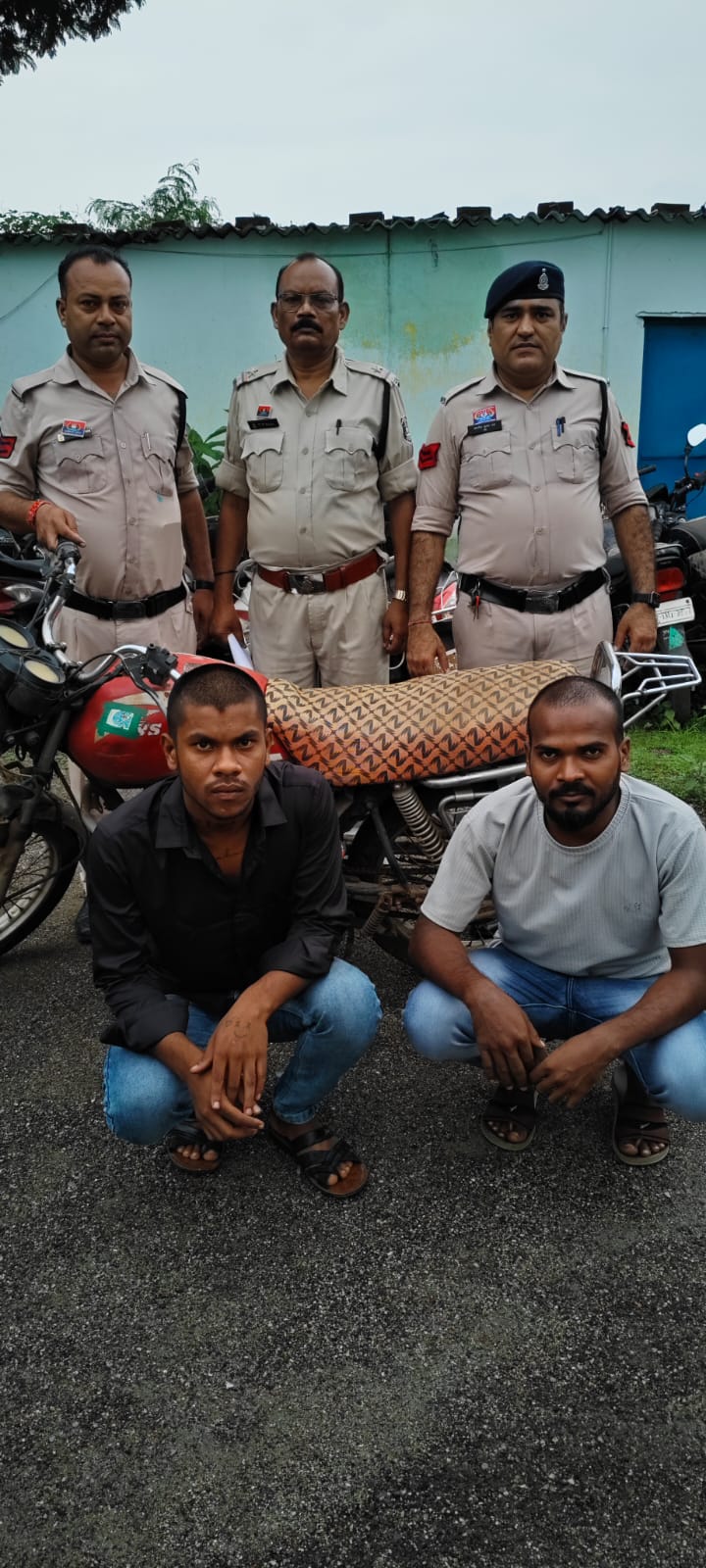 कोतरारोड़ पुलिस ने मारपीट-लूट के दो फरार आरोपियों को किया गिरफ्तार, रिमांड पर भेजा गया