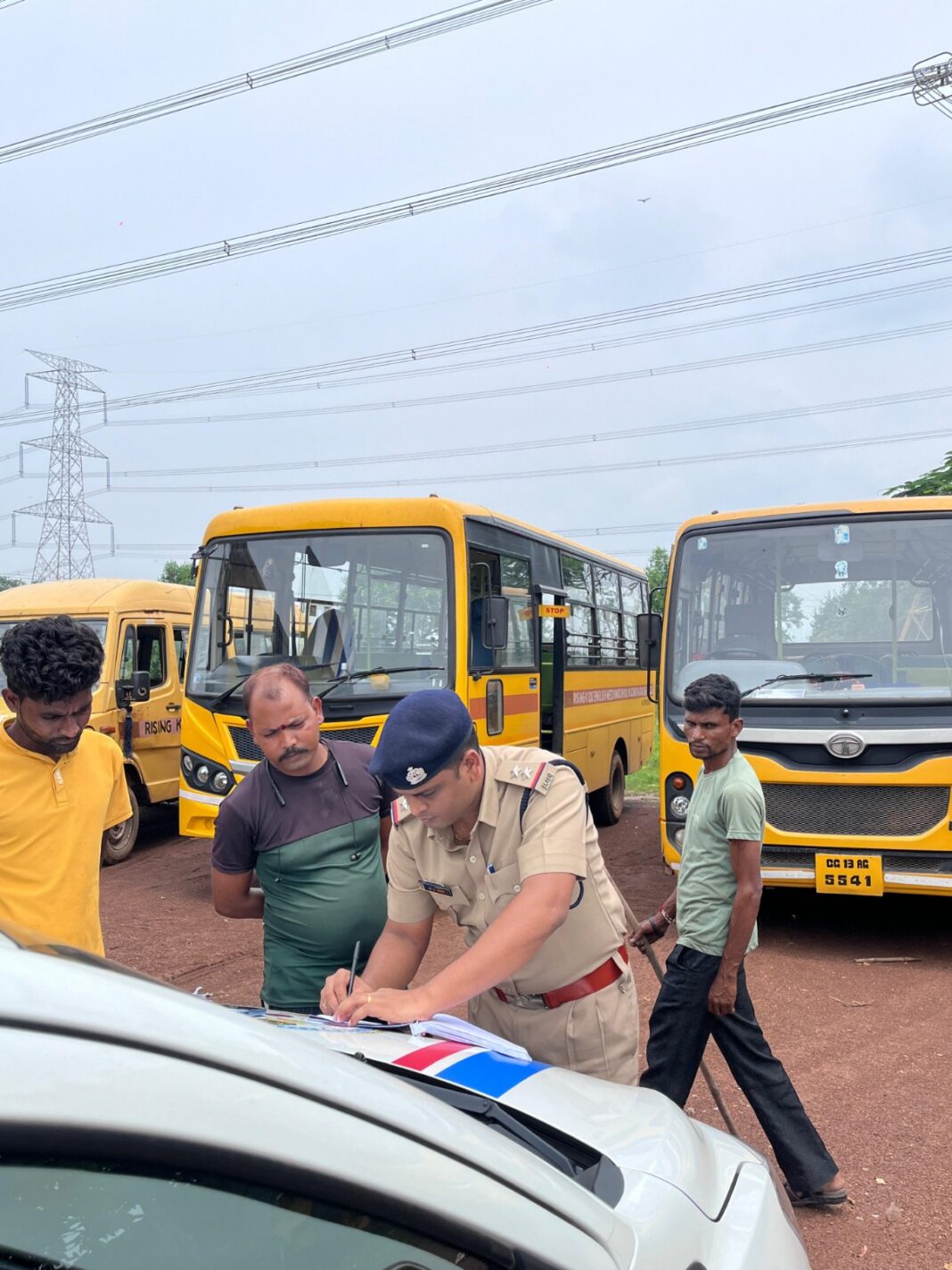 फिटनेस प्रमाण-पत्र नहीं होने पर 10 स्कूल बसों पर 38 हजार रुपए की चालानी कार्रवाई….दो स्कूली बसों पर 55 हजार 989 रुपए का वसूला गया बकाया टैक्स