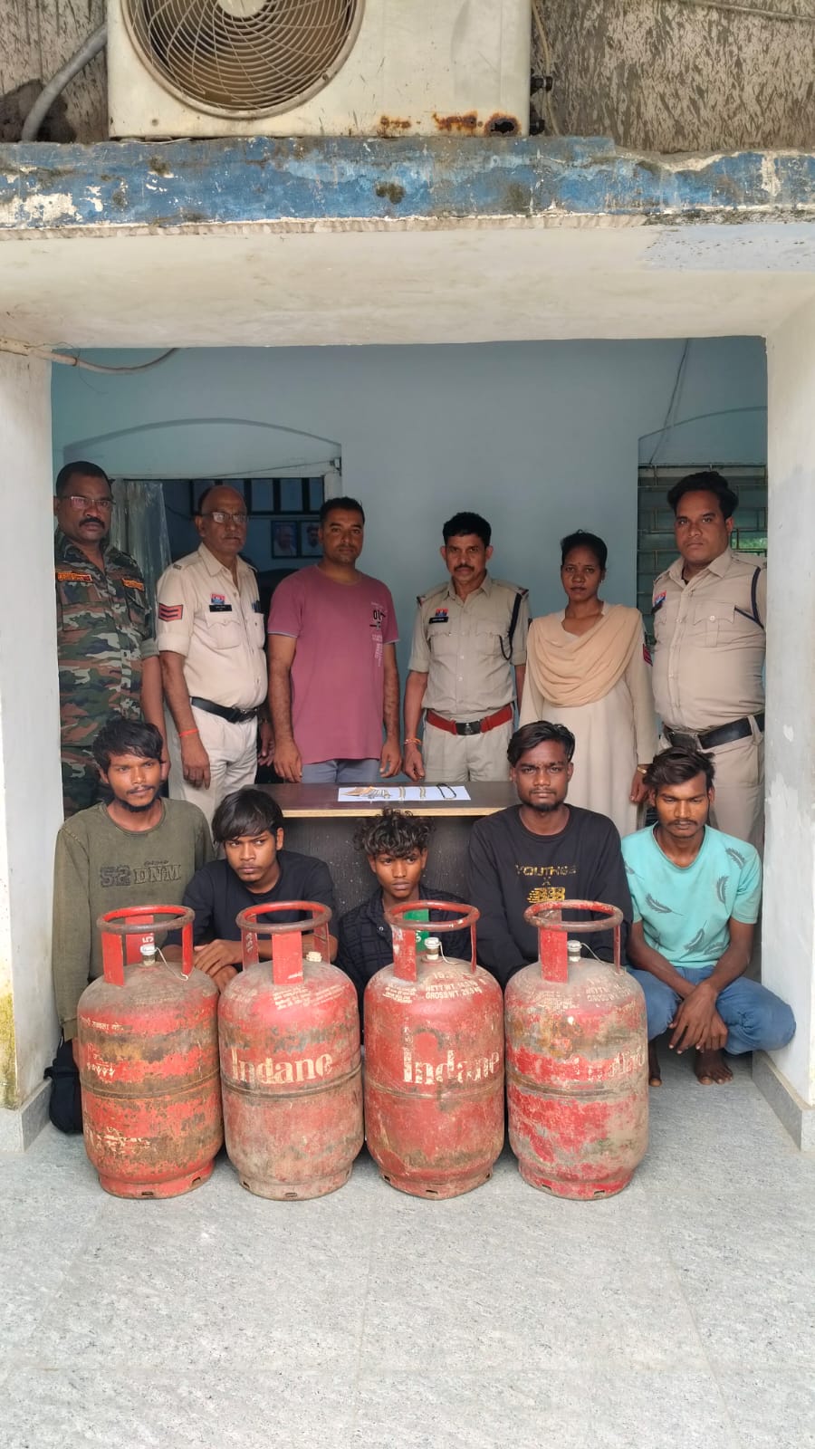 खरसिया पुलिस की बड़ी कार्यवाही – 5 चोरी की वारदातों का खुलासा, एक नाबालिक समेत 6 आरोपी गिरफ्तार