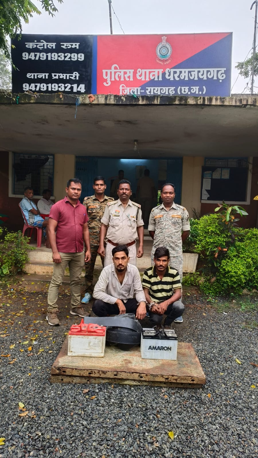 भारतमाला परियोजना में लगे उपकरणों की चोरी करने वाले दो सगे भाई धरमजयगढ़ पुलिस के हत्थे चढ़े, चोरी की बैटरियां, बेल्ट और नकदी बरामद