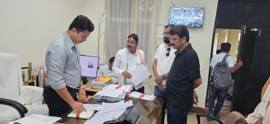 सिविल सर्जन डॉ दिनेश पटेल व डॉ मीना पटेल के विरुद्ध कार्यवाही की मांग …. कॉंग्रेस प्रतिनिधि मंडल ने कलेक्टर से की शिकायत