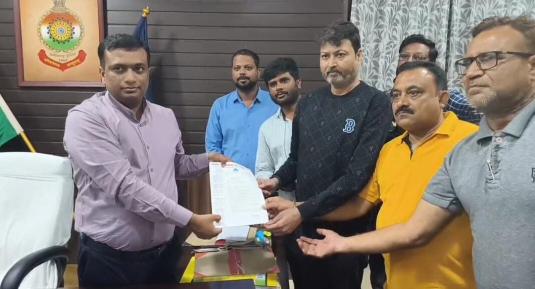 तत्काल गिरफ्तार हों अडानी कंपनी के गुर्गे और जिम्मेदार अधिकारी: प्रेस क्लब…एसपी से मिला प्रेस क्लब