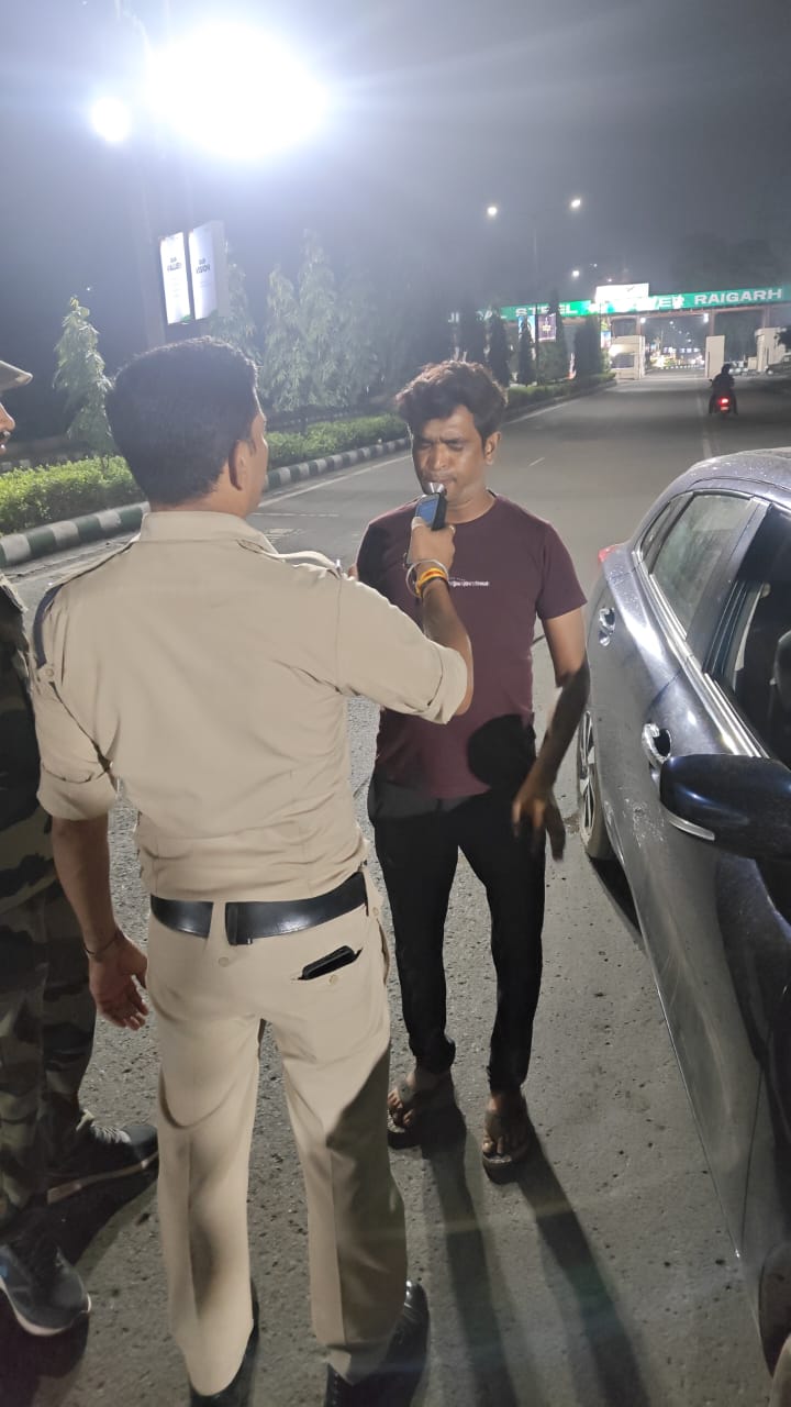 देर रात अभियान चलाकर पुलिस ने “ड्रिंक एंड ड्राइव” करने वाले 31 वाहन चालकों को पकड़कर भेजा कोर्ट