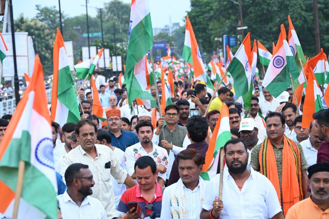 वित्त मंत्री श्री ओ.पी.चौधरी की अगुवाई में रायगढ़ में निकली भव्य तिरंगा यात्रा