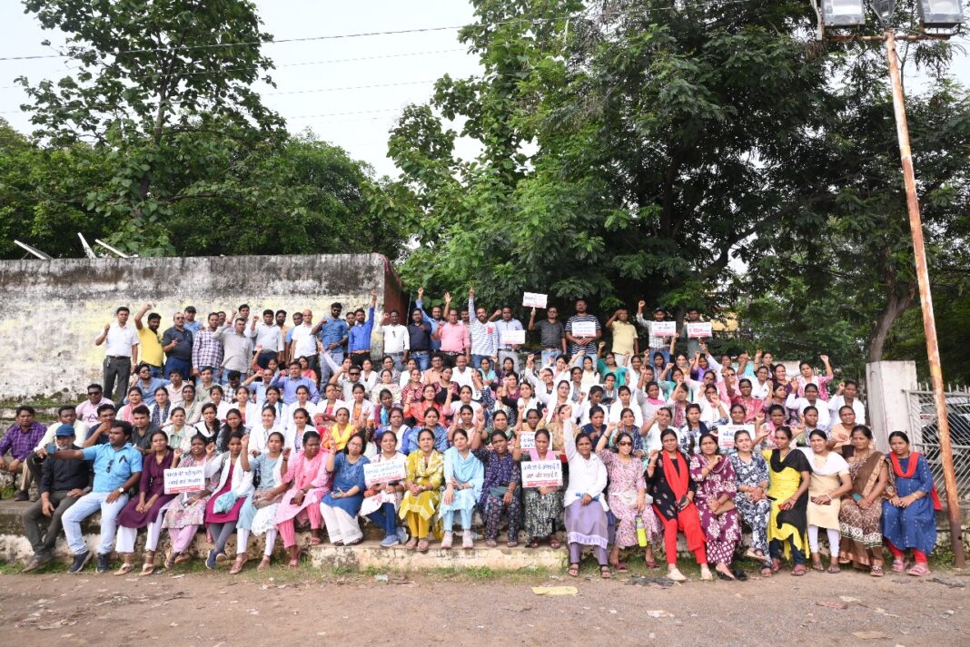 प्रदेश की स्वास्थ्य सेवाएं ठप्प होने की कगार पर, प्रदेश के 16 हजार से ज्यादा एन.एच.एम. कर्मचारी 18 अगस्त से निश्चितकालीन हड़ताल पर