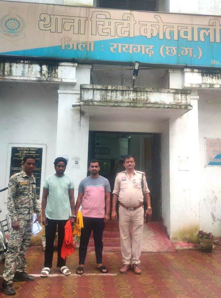 मारपीट मामले के फरार दो आरोपी चढ़े कोतवाली पुलिस के हत्थे, चाकू-डंडा जप्त कर हत्या के प्रयास मामले में भेजा गया जेल