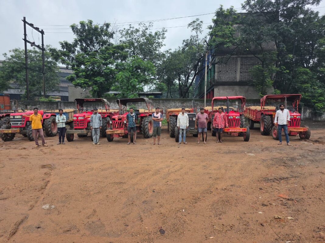 अवैध रेत परिवहन पर पूंजीपथरा पुलिस की बड़ी कार्रवाई, 9 ट्रैक्टरों को किया जब्त