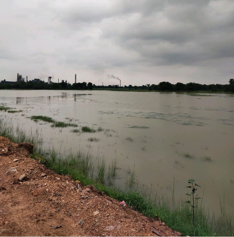 रायगढ़ न्यायालय में इण्ड सिनर्जी फैक्ट्री के विरूद्ध मामला पंजीबद्व, प्रदूषण को लेकर ग्रामीणों ने लगाई है अदालत से गुहार