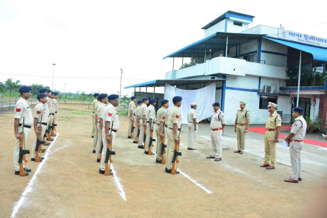 पुलिस अधीक्षक ने किया पूंजीपथरा थाने का वार्षिक निरीक्षण, कहा – “थाना आने वाले पीड़ित से सकारात्मक व्यवहार करें”