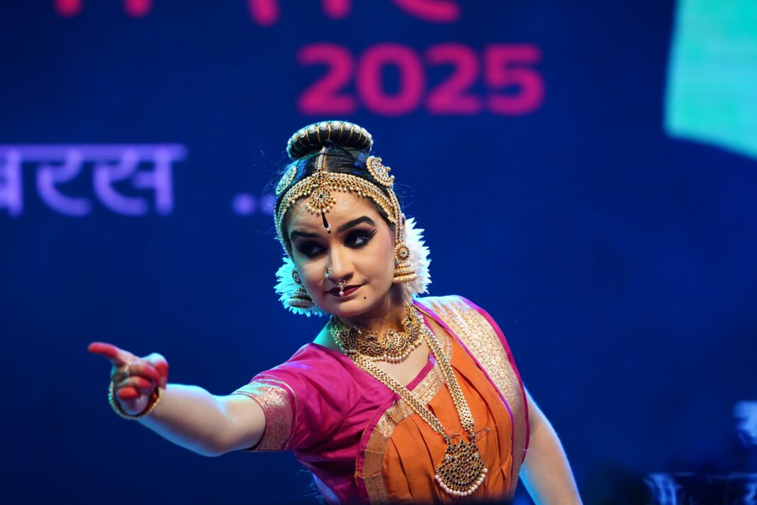 चक्रधर समारोह 2025 भिलाई की नन्ही प्रतिभा “आधा पांडे” ने भरतनाट्यम नृत्य से दर्शकों को किया मंत्रमुग्ध