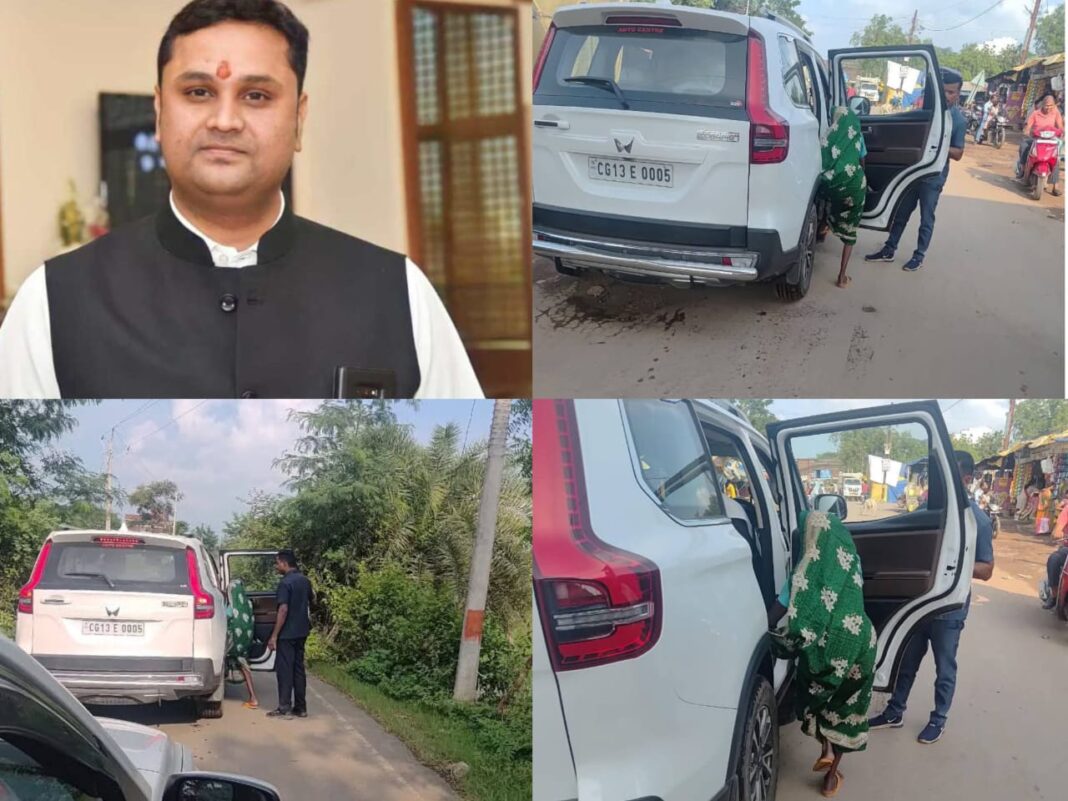 सड़क पर रुकी बुजुर्ग महिला को उमेश पटेल ने गाड़ी में बैठाकर पहुँचाया मंजिल तक