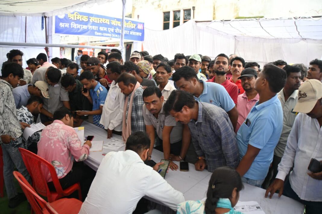 औद्योगिक श्रम एवं सुरक्षा विभाग की श्रमिक जांच शिविर में उमड़े हजारों श्रमिक…इलाज से हुए संतुष्ट, डॉक्टरों का मिला मार्गदर्शन