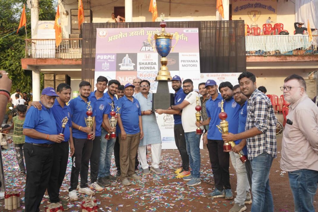 आईपीएल क्रिकेट मैच में पर्पल वैली ब्लास्टर तो बॉक्स क्रिकेट में अंकुर बसंल टीम ने किया कमाल