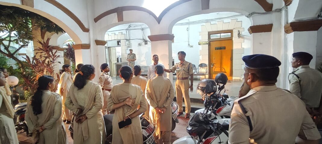 नवरात्र पर्व पर महिला सुरक्षा के लिए पुलिस की “दुर्गा वाहिनी” करेगी पंडालों और गरबा स्थलों की विशेष पेट्रोलिंग