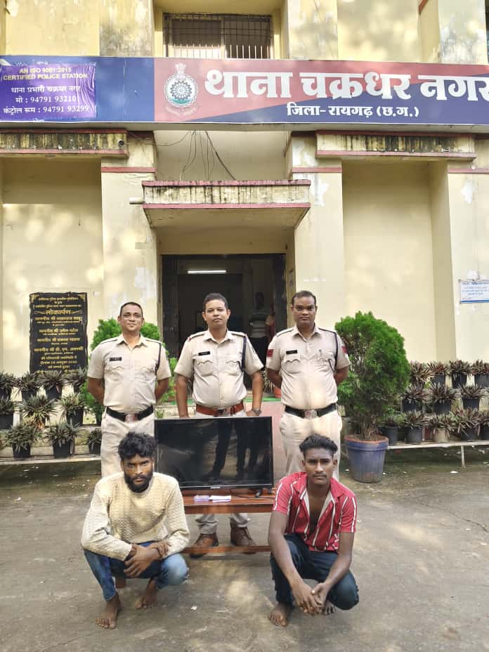 आईटीआई अंबेडकर आवास कालोनी की चोरी का खुलासा, दो आरोपी गिरफ्तार, आरोपियों से चोरी टीवी और नकदी जप्त