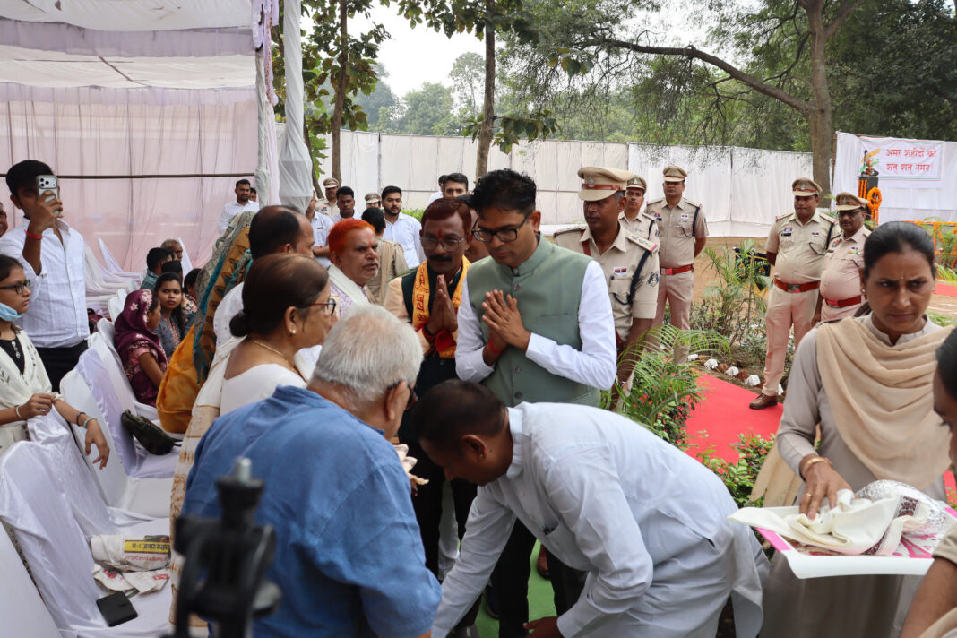 पुलिस स्मृति दिवस पर वित्त मंत्री श्री ओ.पी.चौधरी ने शहीद परिवारों को किया सम्मानित