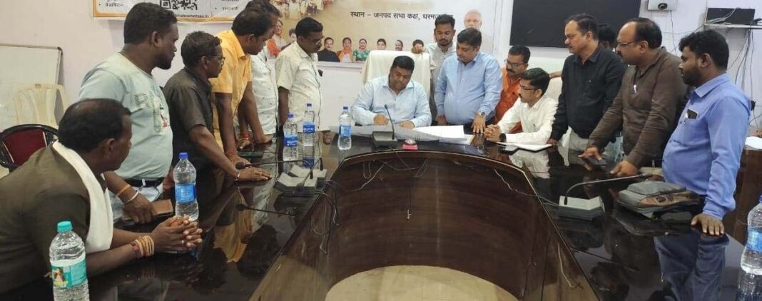 अडानी पुरुंगा भूमिगत कोयला खदान की जनसुनवाई 11 नवंबर को होगी, प्रशासन ने ग्रामीणों को बताया नहीं होगा जल जंगल का नुकसान