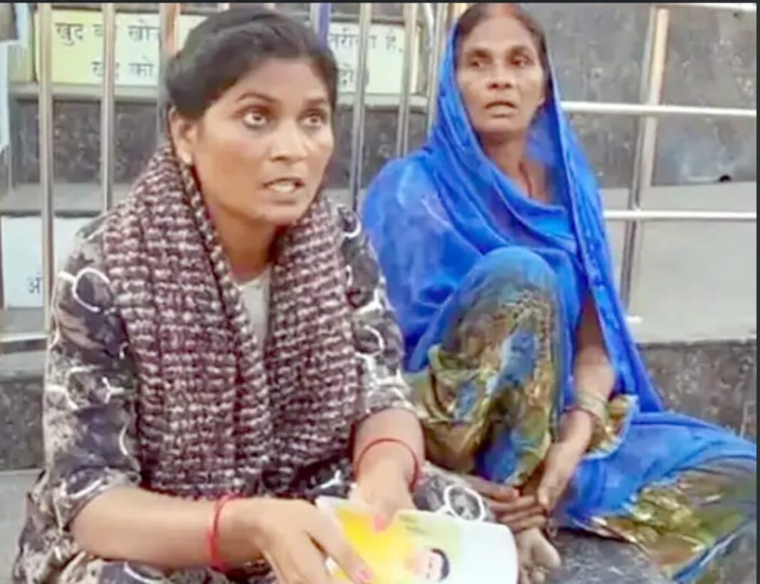 दो महीने से बेटा लापता, धरने पर बैठी मां-बेटी…एसपी-कलेक्टर ऑफिस के चक्कर काट रहे