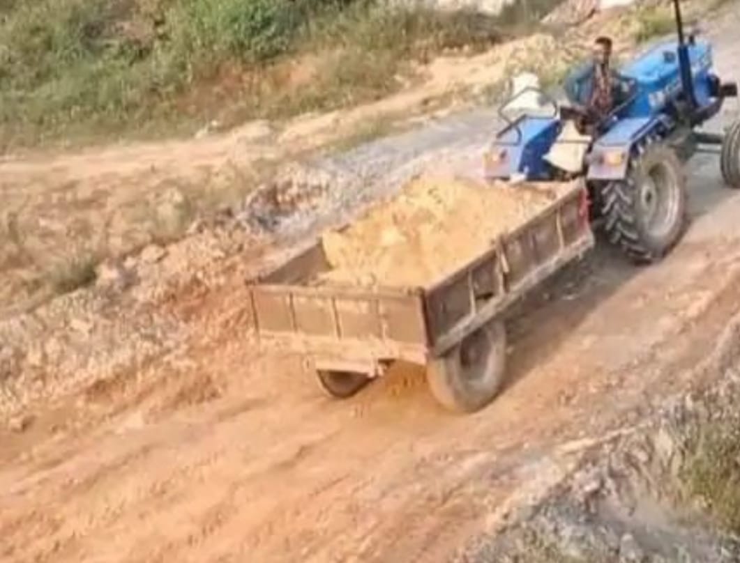 गोवर्धनपुर क्षेत्र में केलो नदी पर रपटा पुल का अवैध निर्माण, शिकायत के बाद कलेक्टर ने दिए कार्रवाई के संकेत