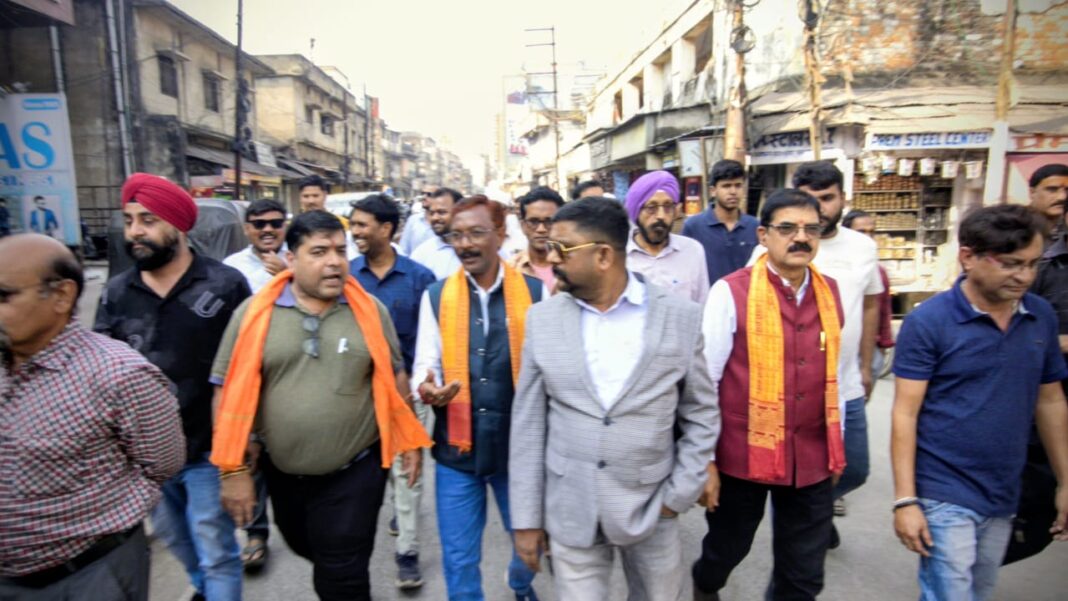 भाजपा की बंपर जीत पर जिला भाजपा में उमड़ा उत्साह,शहर में निकाली विजय रैली मिठाइयाँ बाँटी गईं,पटाखों की गूंज से गूंजा रायगढ़