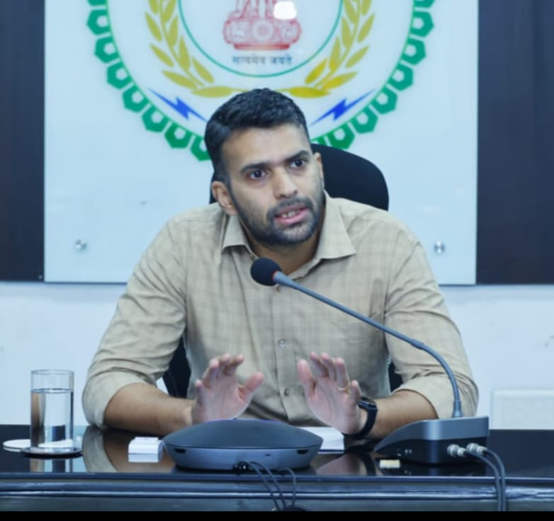 अवैध प्लाटिंग और सुरक्षा मानकों पर सख्ती बरतने कलेक्टर ने दिए निर्देश