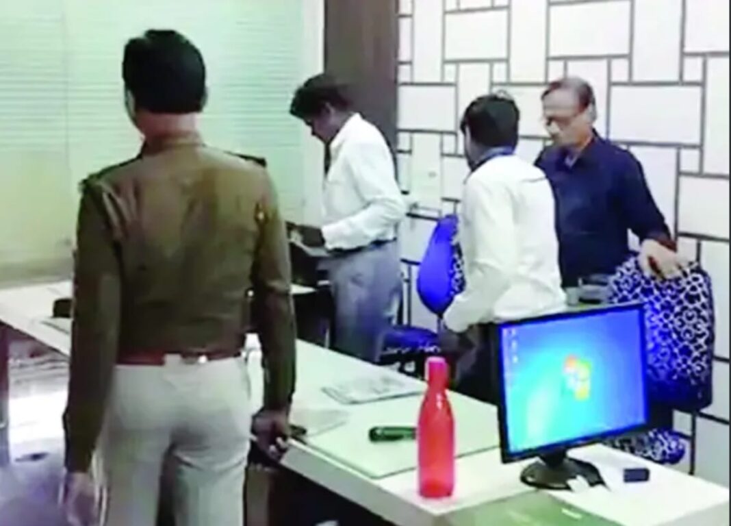 मेडिकल स्टोर व इंटरप्राइजेज के टूटे ताले, दोनों दुकान से अज्ञात चोर डेढ़ लाख रुपए लेकर हुए फरार