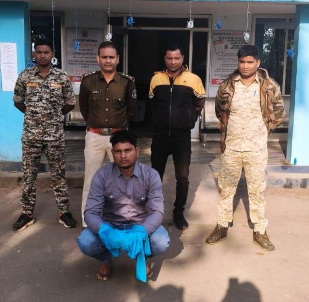 खैरपाली मर्डर : पड़ोसी युवक ने की बुजुर्ग और बेटी की हत्या खरसिया पुलिस ने त्वरित कार्रवाई कर आरोपी को गिरफ्तार कर भेजा जेल