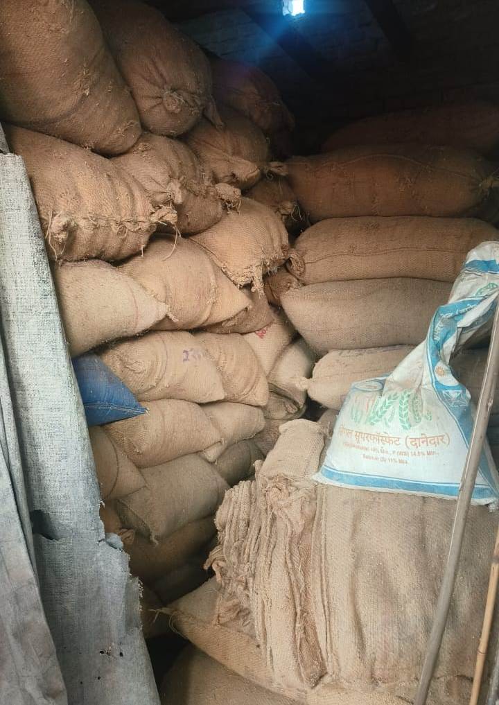 एसडीएम घरघोड़ा के नेतृत्व में राजस्व एवं खाद्य विभाग की बड़ी कार्रवाई-ग्राम बिजना में 951 बोरी अवैध धान जब्त