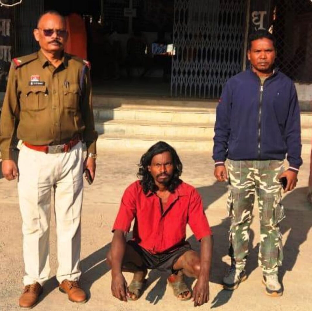 पत्नी की हत्या के फरार आरोपी को लैलूंगा पुलिस ने तोलगे जंगल से दबोचा, भेजा जेल
