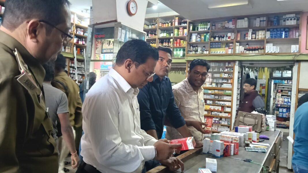खरसिया में बिना पर्ची नशीली दवाओं की बिक्री, अधिनियम उल्लंघन और रिकॉर्ड में भारी कमी, दो मेडिकल स्टोरों को नोटिस