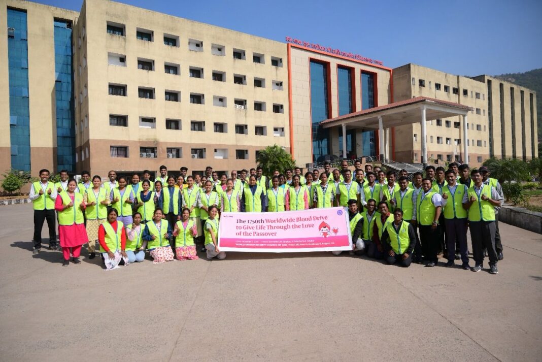 जरूरतमंद लोगों के लिए किया गया रायगढ़ मेडिकल कॉलेज में 43 यूनिट रक्तदान