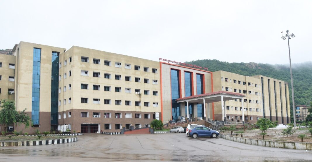 रायगढ़ मेडिकल कॉलेज में मरीजों के लिए न्यूरोसर्जन, यूरो सर्जन एवं नेफ्रोलॉजी डॉक्टर की सुविधा