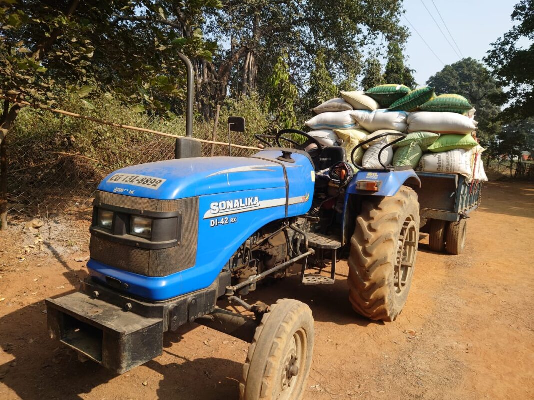 धान उपार्जन केंद्र बंगुरसिया में दूसरे किसान का धान खपाने की कोशिश, 162 क्विंटल धान जप्त