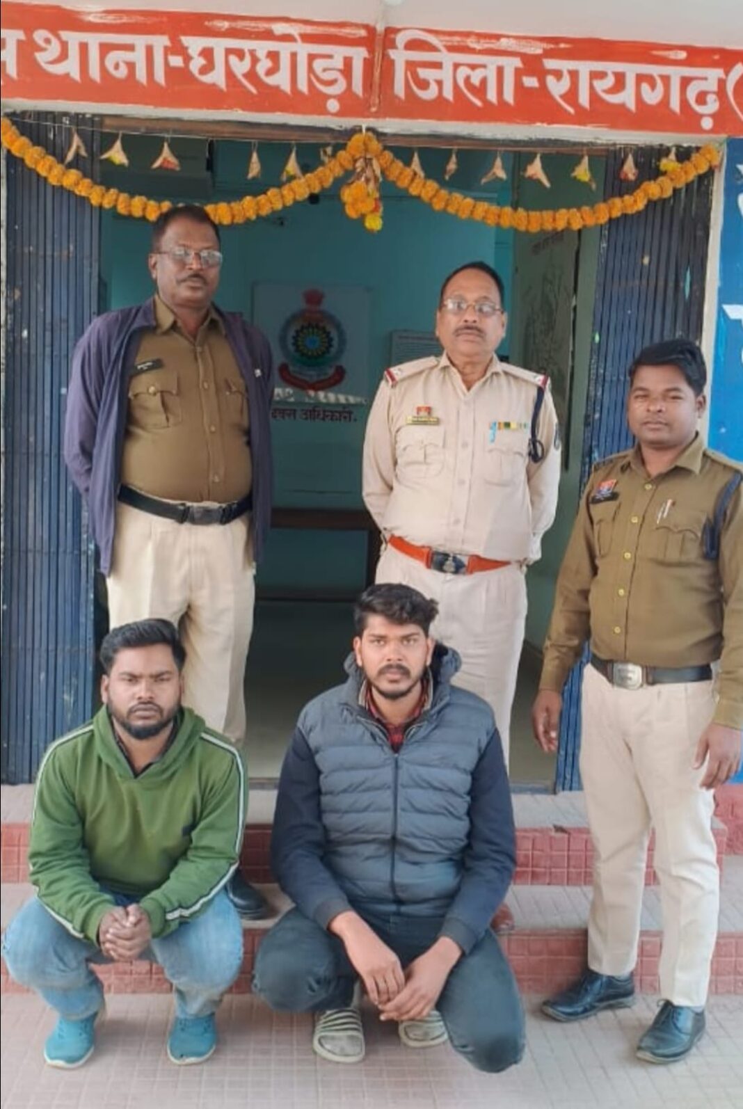 घरघोड़ा पुलिस ने फर्जी नंबर प्लेट लगाकर कोयला तस्करी का किया भंडाफोड़, दो आरोपी गिरफ्तार