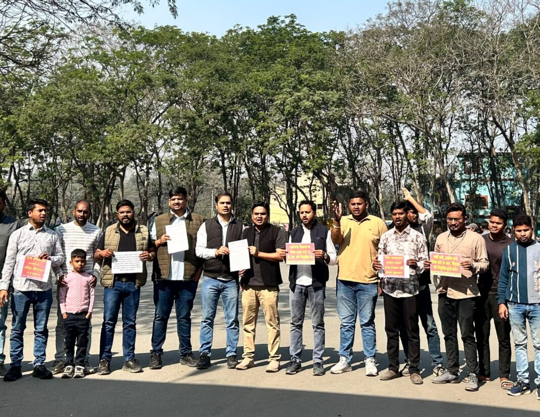 शिक्षक भर्ती को लेकर रायगढ़ कलेक्टर को जिला युवा कांग्रेस ने दिया ज्ञापन … सहायक शिक्षको के 2300 पदो को भरने की माँग