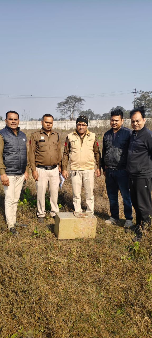 फ्रेंड्स कॉलोनी चोरी में पुलिस को 48 घंटे के भीतर मिली बड़ी सफलता…घर से चोरी तिजोरी बंद हालत में मिली, 27 तोला ज्वैलरी, कैश रिकवर