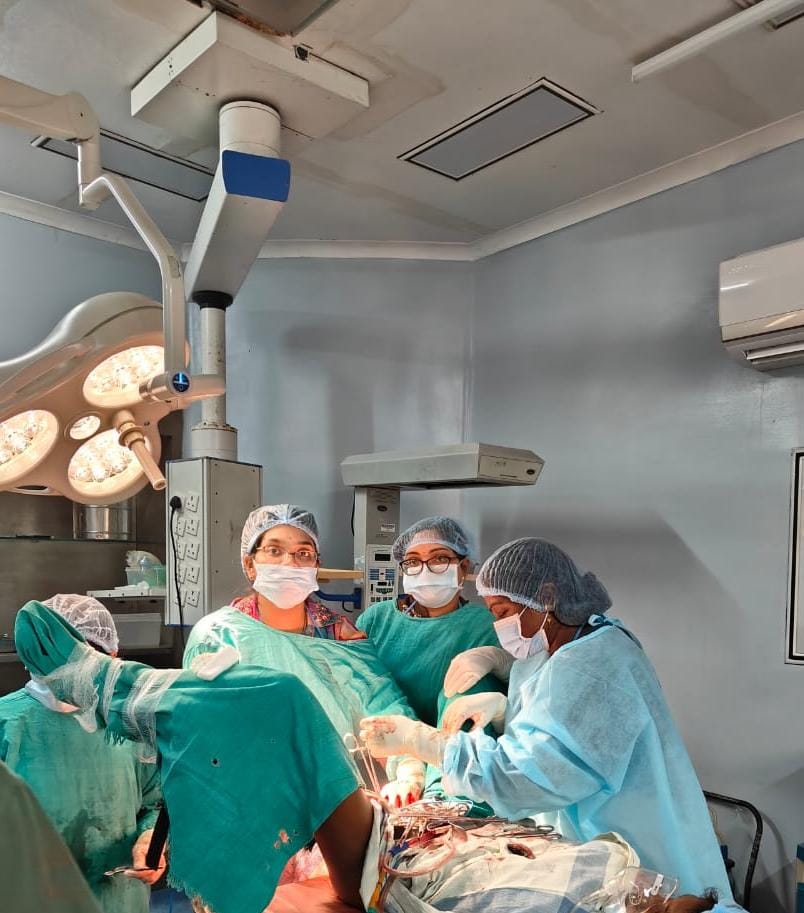 मातृ एवं शिशु 100 बिस्तर अस्पताल रायगढ़ में वैजाइनल हिस्टेरेक्टॉमी का सफल ऑपरेशन