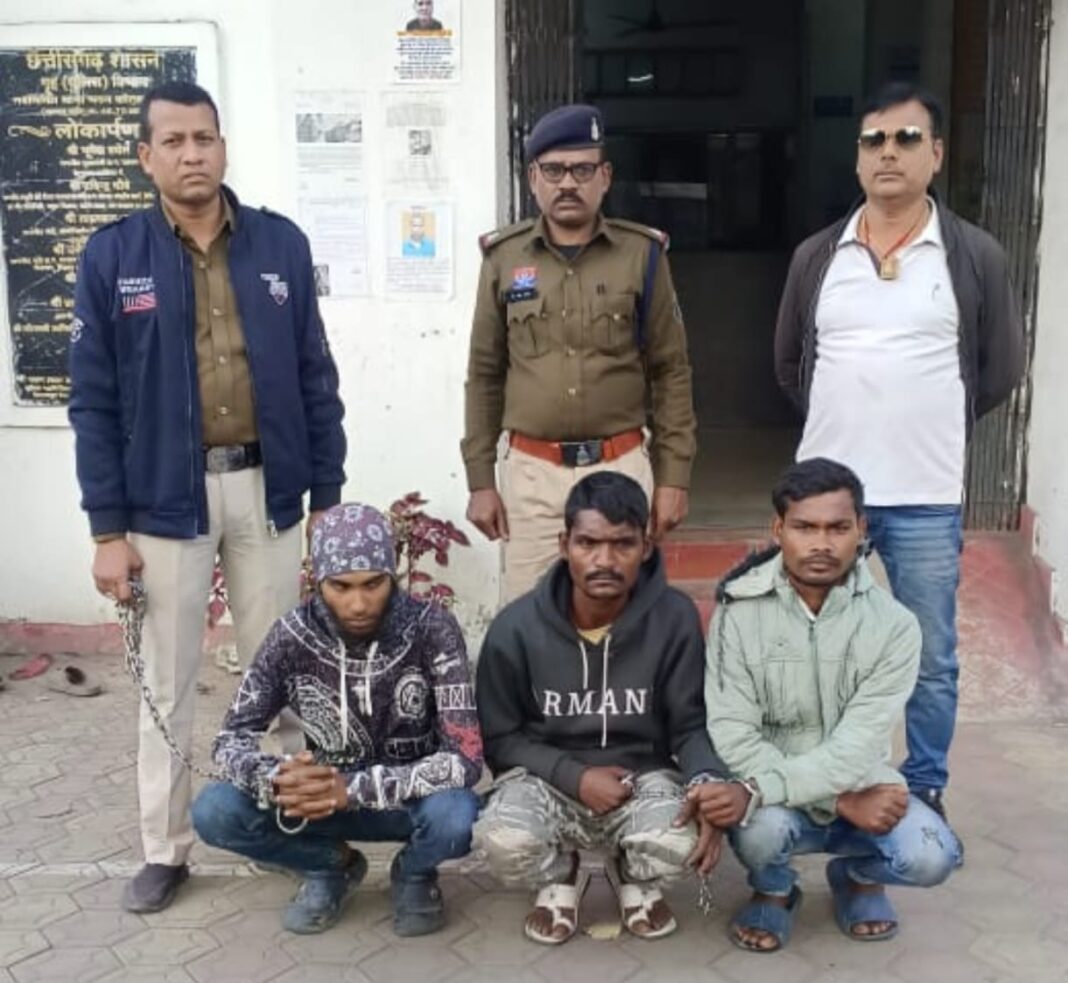 सूने मकानों में सेंधमारी करने वाले तीन शातिर बदमाश गिरफ्तार, आरोपियों से 5 लाख से अधिक कीमत के जेवरात बरामद