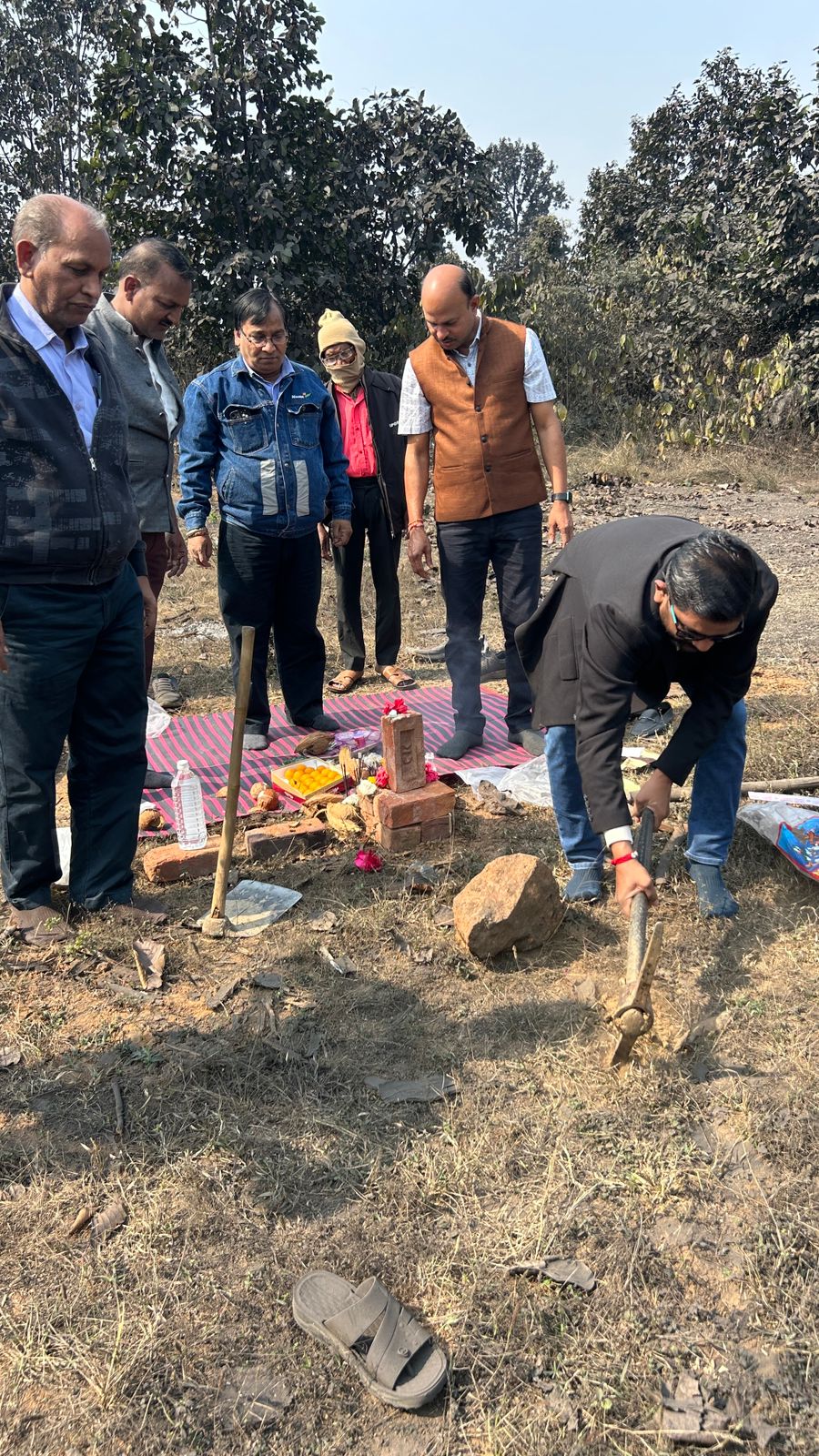 सामाजिक उत्तरदायित्व के तहत नालवा स्टील ने गेरवानी के श्मशान घाट में बाउंड्रीवाल एवं सेड निर्माण कार्य का किया भूमि पूजन