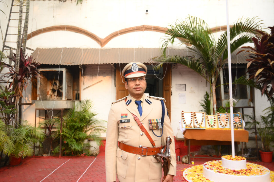गणतंत्र दिवस पर वरिष्ठ पुलिस अधीक्षक शशि मोहन सिंह ने पुलिस अधीक्षक का पदभार ग्रहण कर किये ध्वजारोहण