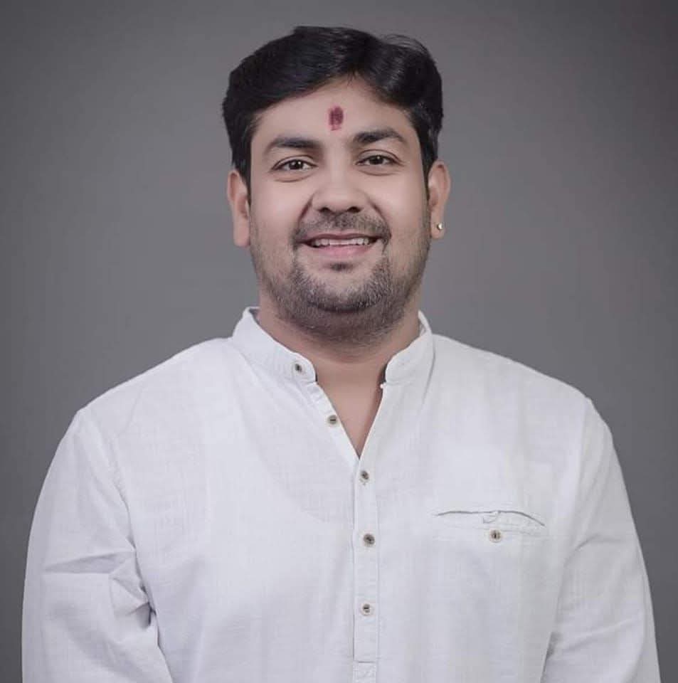 युवा कांग्रेस के राष्ट्रीय अध्यक्ष की गिरफ्तारी के विरोध में युवा कांग्रेस जिलाध्यक्ष आशीष जायसवाल एंड टीम दिल्ली रवाना