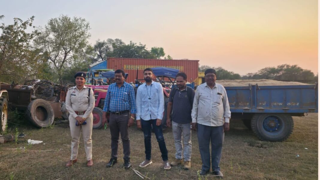 जिला टास्क फ़ोर्स ने कोसीर क्षेत्र में रेत के अवैध परिवहन कर रहे वाहनों पर की कार्रवाई